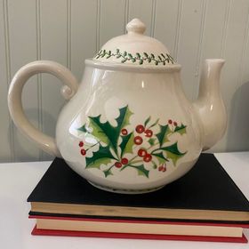 Holly Teapot